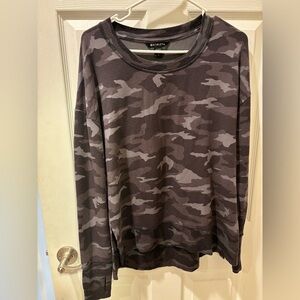 Athleta  Camo‎ Sweatshirt / a little oversized